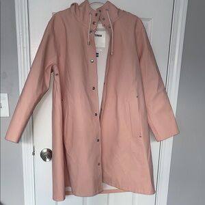 RARE Stutterheim Mosebacke Stockholm Raincoat in Pale Pink